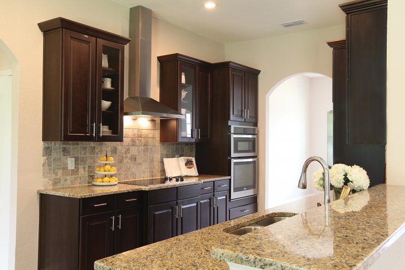 kitchen-backsplash-with-stone